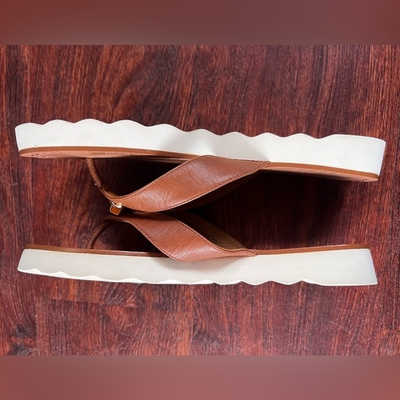 COPY - Coach Shelley flip flops - Picture 3 of 11